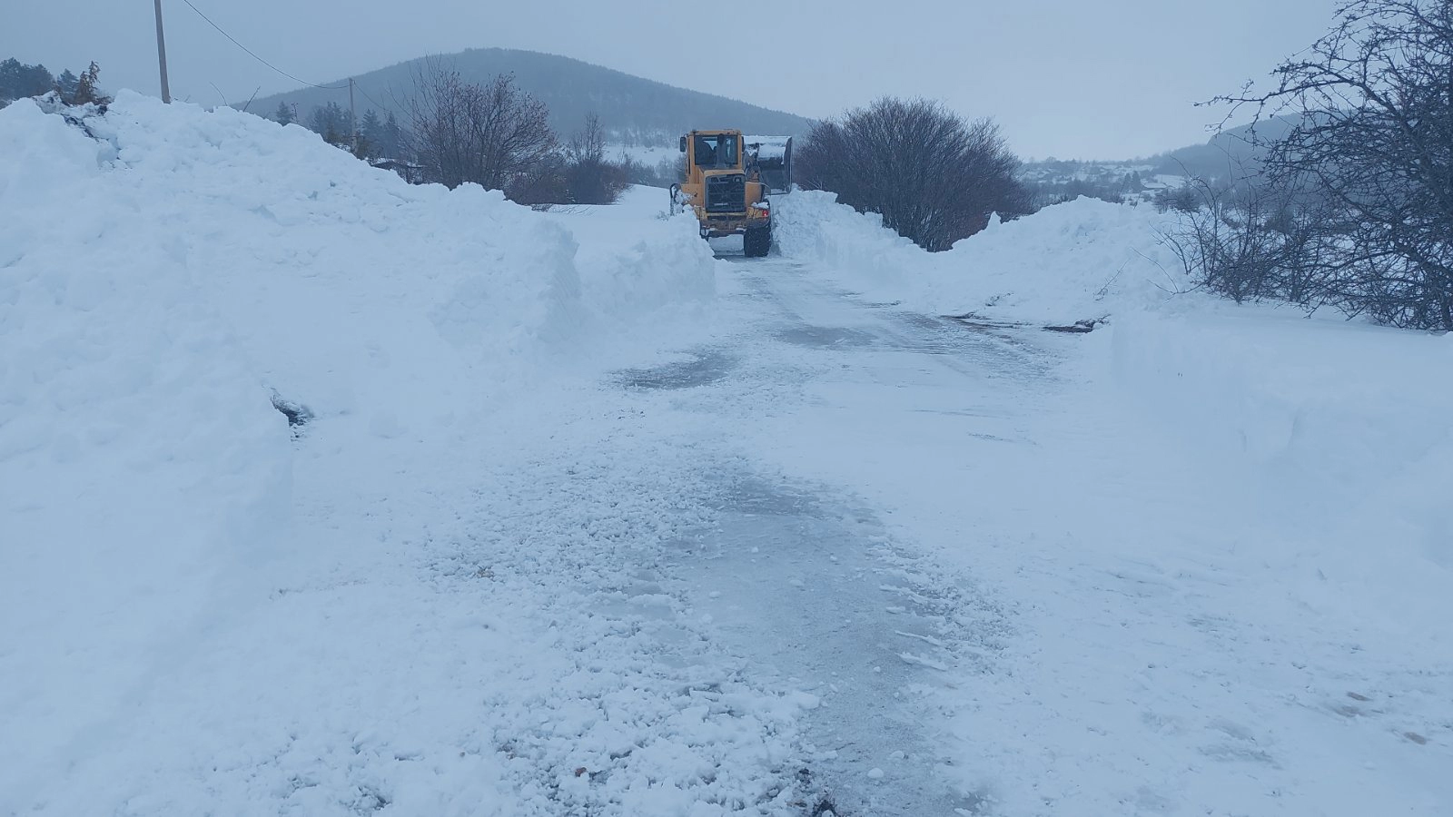Snijeg blokirao Istočni Drvar, proglašena vanredna situacija